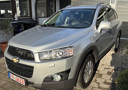 Chevrolet Captiva 2.2 D LTZ 4WD 1-Hand top-Zustand Nichtraucher NAVI