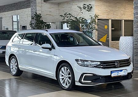 VW Passat Volkswagen GTE LED Navi ACC R.Cam PDC SHZ DAB+ BLIS