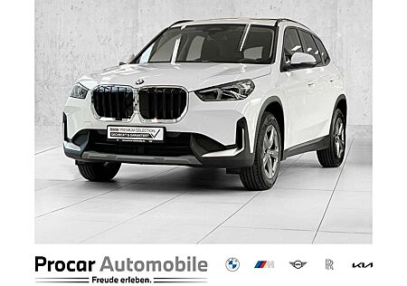 BMW X1 sDrive18i Aut Nav LED Pano AHK Komfzg Parkass