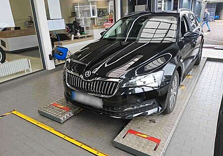 Skoda Superb Combi Ambition 2.0 TDI AHK/LED/NAVI/CAM/