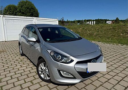 Hyundai i30 Style 1.6 crdi Automatik Navi Kamera Leder X