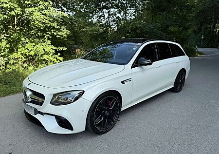 Mercedes-Benz E 63 AMG S 4Matic+ T , Panorama-Dach , MB-Garantie