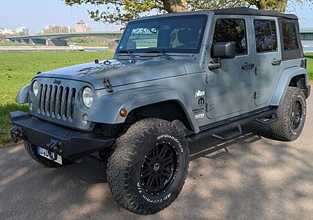 Jeep Wrangler Unlimited Hard-Top 2.8 CRD DPF Automatik