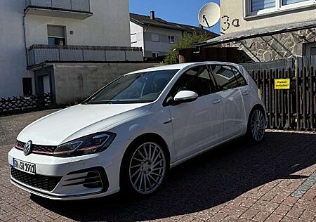VW Golf GTI Volkswagen Golf 7 GTI Facelift | 230ps | DSG |