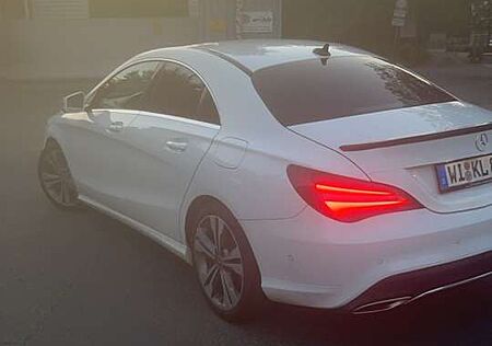 Mercedes-Benz CLA 180 7G-DCT Peak Edition