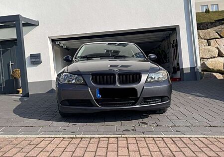 BMW 320i 320 - E90 - Media System