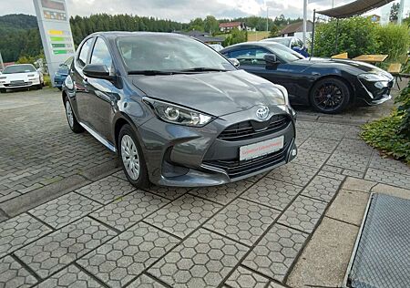 Toyota Yaris Hybrid Business Edition mit Relax Garantie