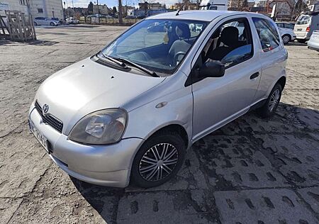 Toyota Yaris 1.0 linea terra