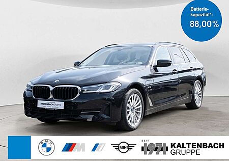 BMW 530 e Touring xDrive FACEL. PANO AHK HUD LASER
