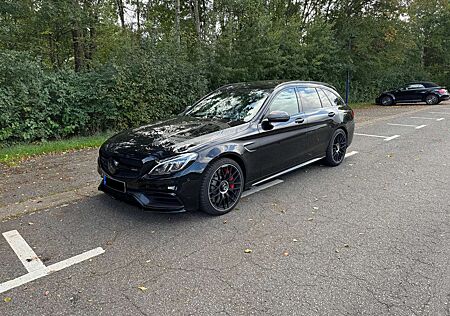 Mercedes-Benz C 63 AMG Distronic Performance Voll Carbon Pano Burmester