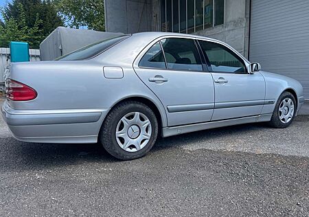 Mercedes-Benz E 240 Classic