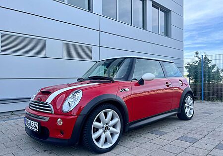Mini Cooper S Xenon/Alu/wenig km/top gepflegt