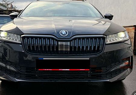 Skoda Superb 2.0 TDI DSG Combi Sportline, ACC, MATRIX