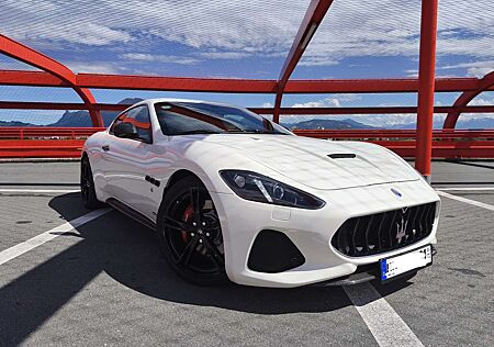 Maserati GranTurismo MC Sport Full Carbon-LED Lenkrad-Alcantara