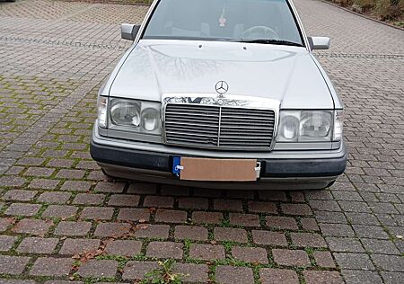 Mercedes-Benz E 230