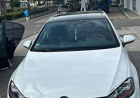 VW Golf GTI Volkswagen Performance BlueMotion Technology DSG