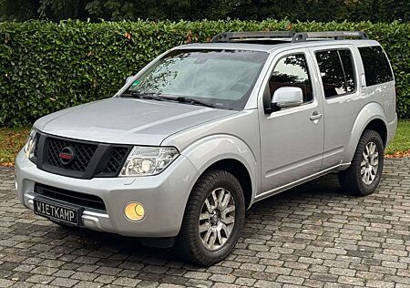 Nissan Pathfinder 2.5 dCi LE