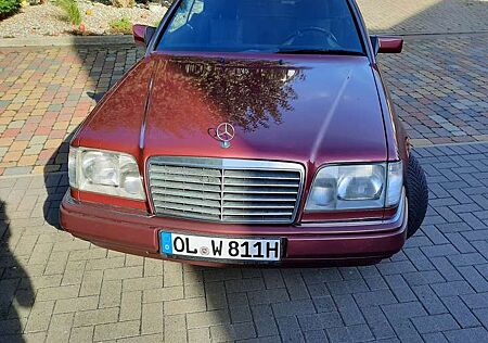 Mercedes-Benz Baureihe 124 Cabrio E 200
