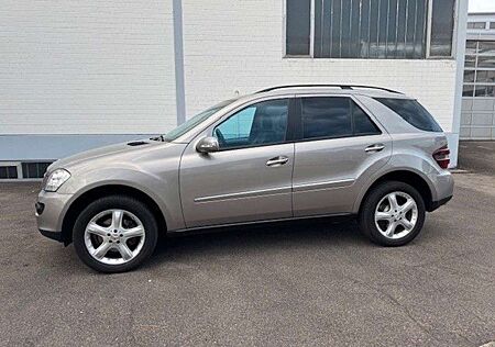 Mercedes-Benz ML 350 4Matic AHK Bi-Xenon HU Neu!