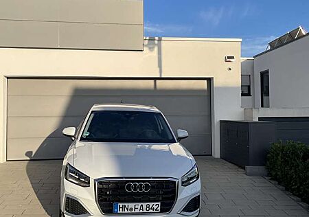 Audi Q2 5J.Garantie,LED,AHK,Keyless,el.HK,Navi,Vir.Cockp