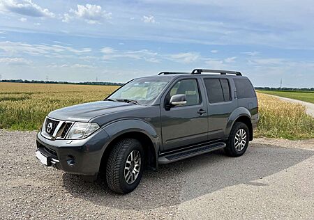 Nissan Pathfinder 2.5 dCi R51 SE Aut. 7-Sitz. Klima Sitzh Navi AHK