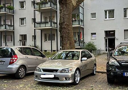 Lexus IS 200