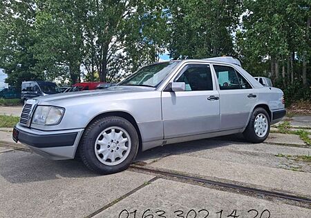 Mercedes-Benz E 280 KLIMA +2.HAND+SCHECKHEFT +HISTORIE+TÜV NEU