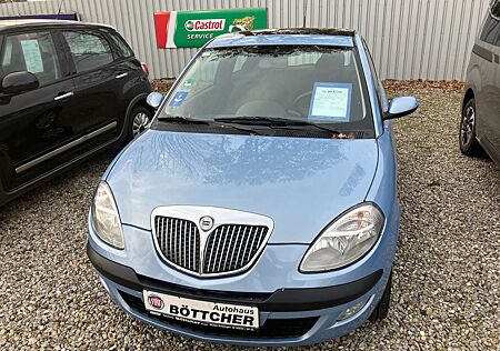 Lancia Ypsilon 1.2 16V Oro