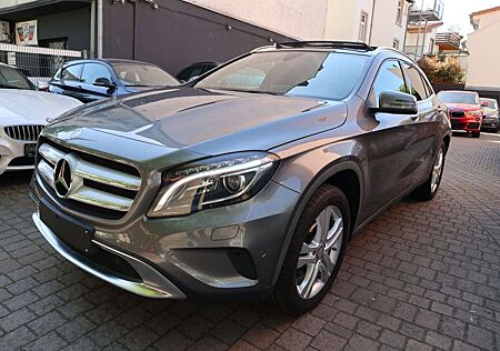 Mercedes-Benz GLA 180 /Bi-Xenon/Panorama/AHK/Kamera/Leder