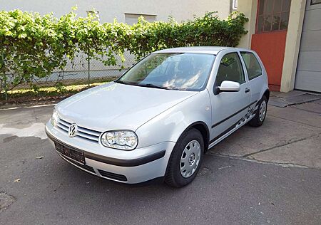 VW Golf Volkswagen IV Auto 1.6 rostfrei Klima Allwetter