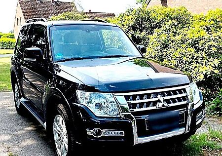 Mitsubishi Pajero 3,2 DI-D 4WD Edition 100 Automatik