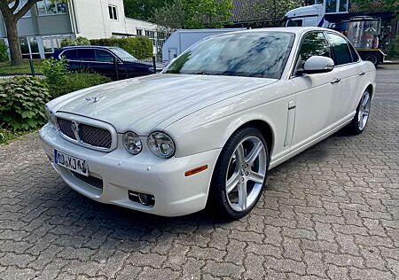 Jaguar XJ8