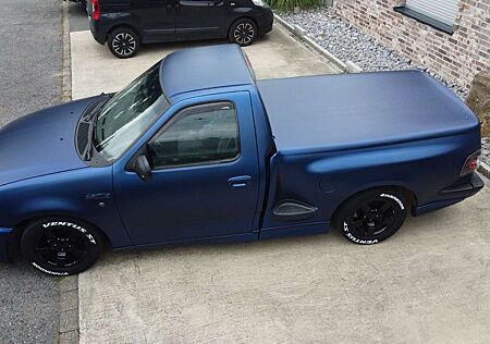 Ford F 150 SVT LIGHTNING