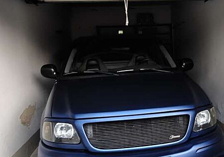 Ford F 150 SVT LIGHTNING