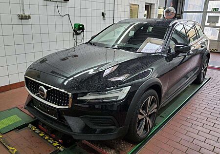Volvo V60 CC gebraucht kaufen Volvo V60 CC V60 Cross Country B4 AWD Plus+WINTERPAK+RFK+