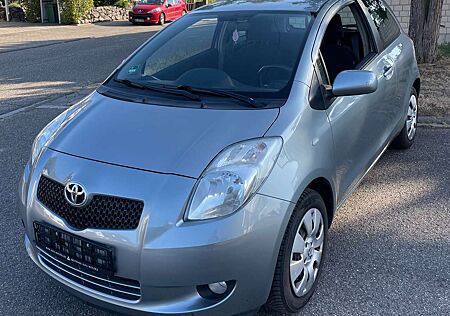 Toyota Yaris TÜV Neu // Inspektion neu // 8 Fach bereift //