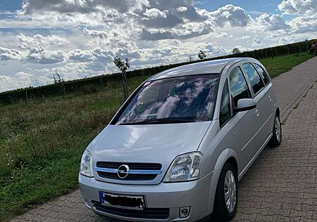 Opel Meriva 1.8 16V (Essentia)