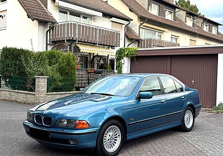 BMW 528i 528 E39 Individual Limousine Garagen-Fahrzeug