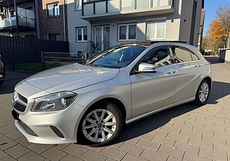 Mercedes-Benz A 180 BlueEffi*Panorama*Navi*AHK*Scheckheft*1A*