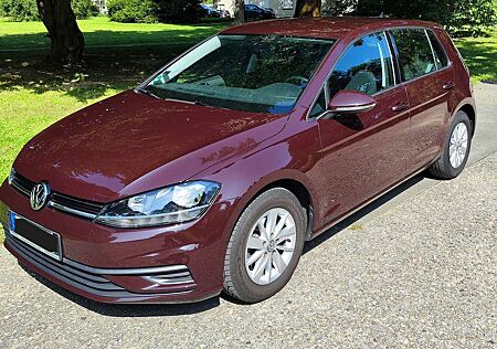 VW Golf Volkswagen 1.0 TSI Trendline BlueMotion Technology