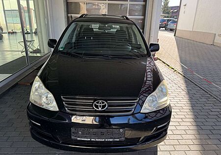 Toyota Avensis Verso 2.0 Executive
