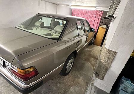 Mercedes-Benz E 230