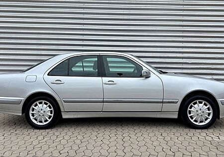 Mercedes-Benz E 320 E-Klasse 4-Matic Elegance XENON LEDER SCHIEBEDACH