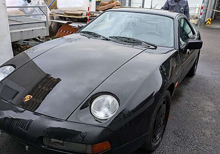 Porsche 928 Automatik S 4