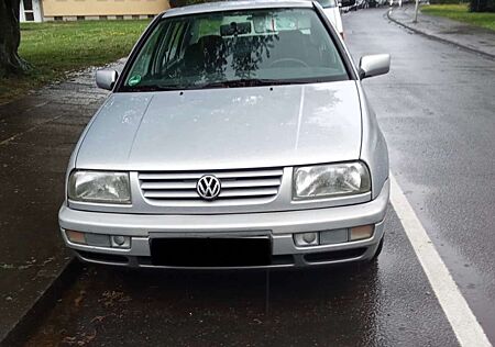 VW Vento Volkswagen 1.8 Atlantic Aut.