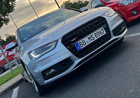 Audi A4 2.0 TDI DPF multitronicS line Sportpaket