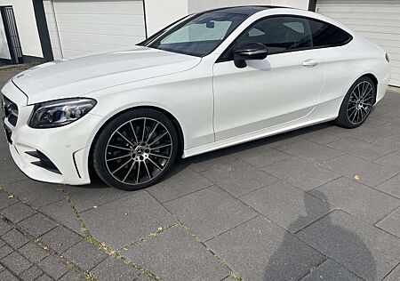Mercedes-Benz C 300 Coupe 9G-TRONIC AMG Line*Night Paket*PANO
