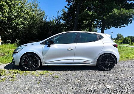 Renault Clio TCe 220 EDC R.S. Trophy + Akrapovic