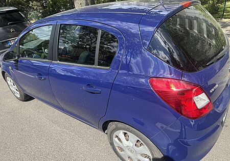 Opel Corsa color edition