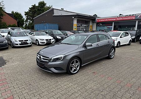 Mercedes-Benz A 200 AMG LINE Xenon PANO PDC Tempo Teilleder